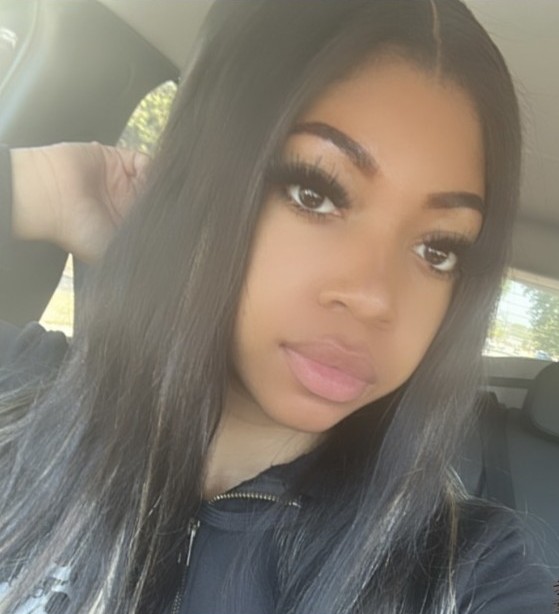 Faith, hairstylist at iSlay Studios specializing in braids, knotless, silk press, weave and natural hair in Bridgeton MO